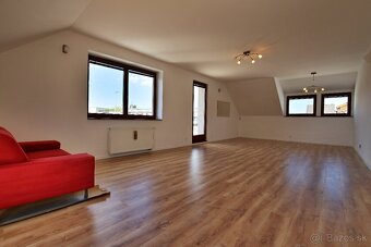 Dvojgeneračný rodinný dom v centre Malinova - 12