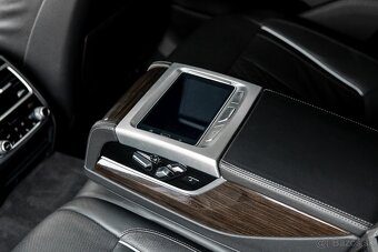 BMW Rad 7 730d xDrive A/T - 12