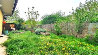 Slnečný pozemok 720 m2 + 3-izb. RD s pozemkom 270 m2, treba  - 12