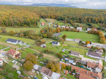 Exkluzívne iba u nás na predaj stavebný pozemok 1251m2 , Bre - 12