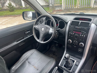Suzuki Grand Vitara 1.6 benzin 4x4 black and white - 12