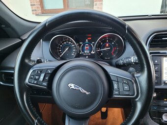 Predám SUV Jaguar F-PACE 2,0 d, 4/2017, automat 4x4 - 12