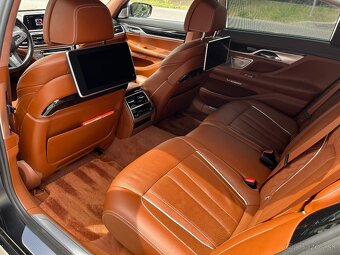 BMW M760Li - 12