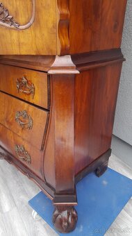 Skriňa rokoková orechová cca z roku 1750. - 12
