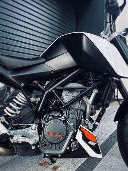 KTM DUKE 200 2014 A2 - 12