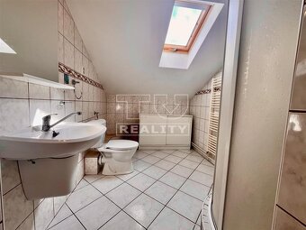 Na predaj veľký rodinný dom s tromi kúpeľňami pri Malom... - 12