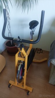 Predám, bundu, stacionárny bicykel a korčule na ľad - 12