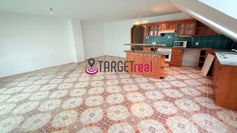 NA PREDAJ – Rodinný dom s veľkým pozemkom a dvomi bytovými j - 12