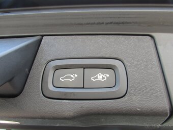 Volvo XC60 B5 D AWD INSCRIPTION-TERÉNNE-PRVÝ MAJITEĽ-H/D - 12