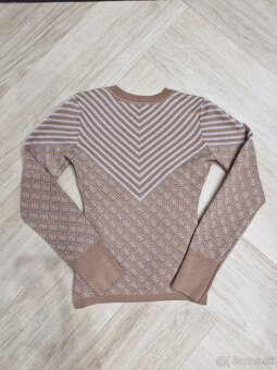 Guess cierny, 2x hnedy, bielo zlaty monogram sveter - 12