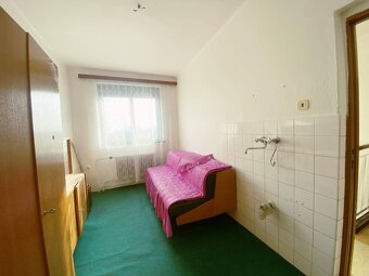 4 izbový poschodový rodinný dom s pozemkom 859 m2 v obci Lok - 12