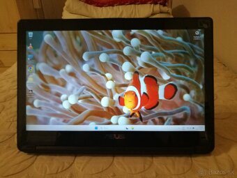 Asus. (2-v-1) konvertibilný notebook s dotykovým displejom. - 12
