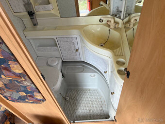 Karavan Hobby De Luxe 400-Palanda, váha 980kg pov. - 12