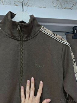 Guess Britney 3x khaki zlata teplakova suprava - 12