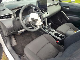 Predám havarovanú Toyota Corolla Cross 2.0 benzin+Hev 112 kW - 12