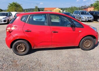 Kia Venga 1,4 i COOL benzín manuál 66 kw - 12