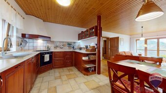 Na predaj charizmatický RD, ktorý ponúka pokojné bývanie v l - 12