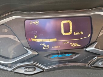 HONDA PCX 125 r.v. 07/2024, 766km, v záruke - 12