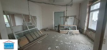 Na predaj rodinný dom v CENTRE Nových Zámkov s pozemkom 512  - 12
