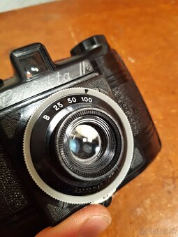 Funkční bakelitový fotoaparát PERFEKTA II z roku 1954 - 12
