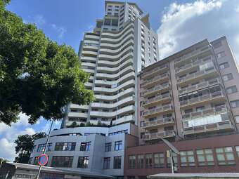 Čarovný panoramatický  výhľad na Bratislavu z 21. poschodia  - 12