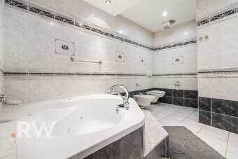 VEĽKORYSÝ 130 m2 + balkón - PREZIDENTSKÝ PALÁC - Staré Mesto - 12