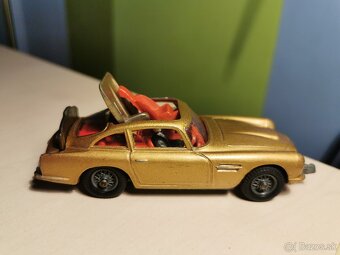 Corgi toys Aston Martin DB4 James Bond 2 - 12