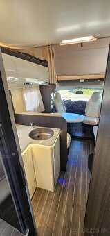 205PS 2021 motor IVECO 5Míst alkovna obytné auto 1 majitel - - 12