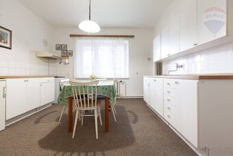 NOVÁ  CENA  Predaj rodinného domu + stavebný pozemok v Plave - 12