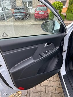 Automobil KIA Sportage 2.0 CRDi VGT 4WD EX A/T - 12