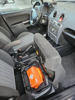 FORD FUSION 1,6 benzín TITANIUM - 12
