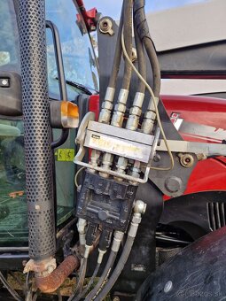 Case Farmall 85 A s čelným nakladačom TRAC-LIFT - 12