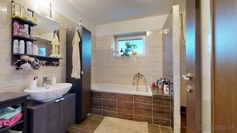 Dva domy za cenu jedného na pozemku s výmerou 1025m2 - 12