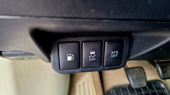 Toyota Avensis Combi 2.0 D-4D Exclusive - 12