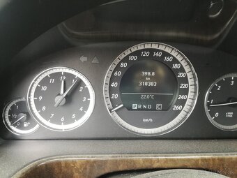 Mercedes e - 12