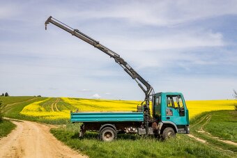 Trojstranný sklápač s hydraulickou rukou Iveco - 12