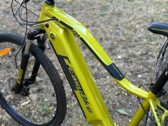 Krásny Easybike Soul - 10 km, metalická limetka, TOP stav - 12