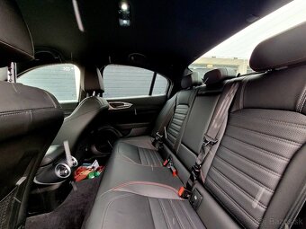 Alfa Giulia 2.0 COMPETIZIONE Q4 benzín 206kw (DPH) - 12