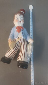 Retro soška chlapca s klobúkom a dáždnikom značená - 12