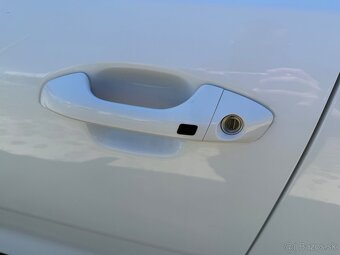 KIA STONIC 1.6CRDI PLATINUM - 12