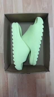 Yeezy Slides Glow - 12