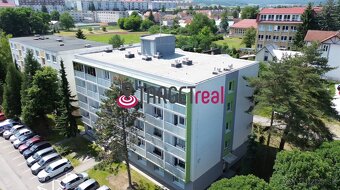 Exkluzívne: Krásny 2-izbový byt s DVOMA BALKÓNMI a výhľadom  - 12
