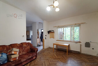 Na predaj: Vidiecka usadlosť pri Veľkom Mederi – 1ha, dom - 12