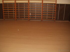 Pokladka linolea a PVC, renovácie drevenej podlahy. - 12