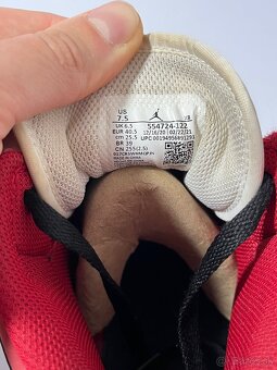 Nike Air Jordan 1 Mid - 12