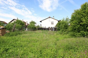 NA PREDAJ: 2-izbový rodinný dom s veľkým pozemkom 805 m² v p - 12