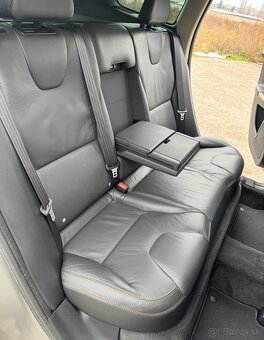 VOLVO XC60 2.4 D3 AWD SUMMUM •Ťažné •Manuál •Panorama - 12
