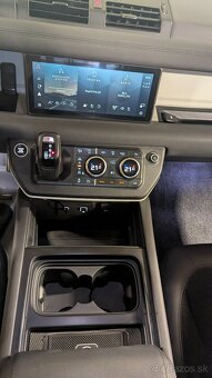 Land Rover Defender 110 3.0 I6 P400 MHEV SE A/T AWD - 12