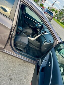 Hyundai i30 CW Kombi 1.6i MPI 16V DOHC Family - 12