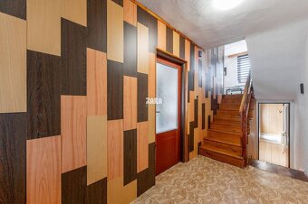 GYŇOV: Priestranný tehlový 6 izb. rodinný dom, pozemkok 605 - 12